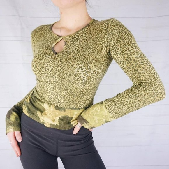 🍓Y2K GREEN CHEETAH AND CHERUB PRINT LONG SLEEVE🍓 - Picture 2 of 4